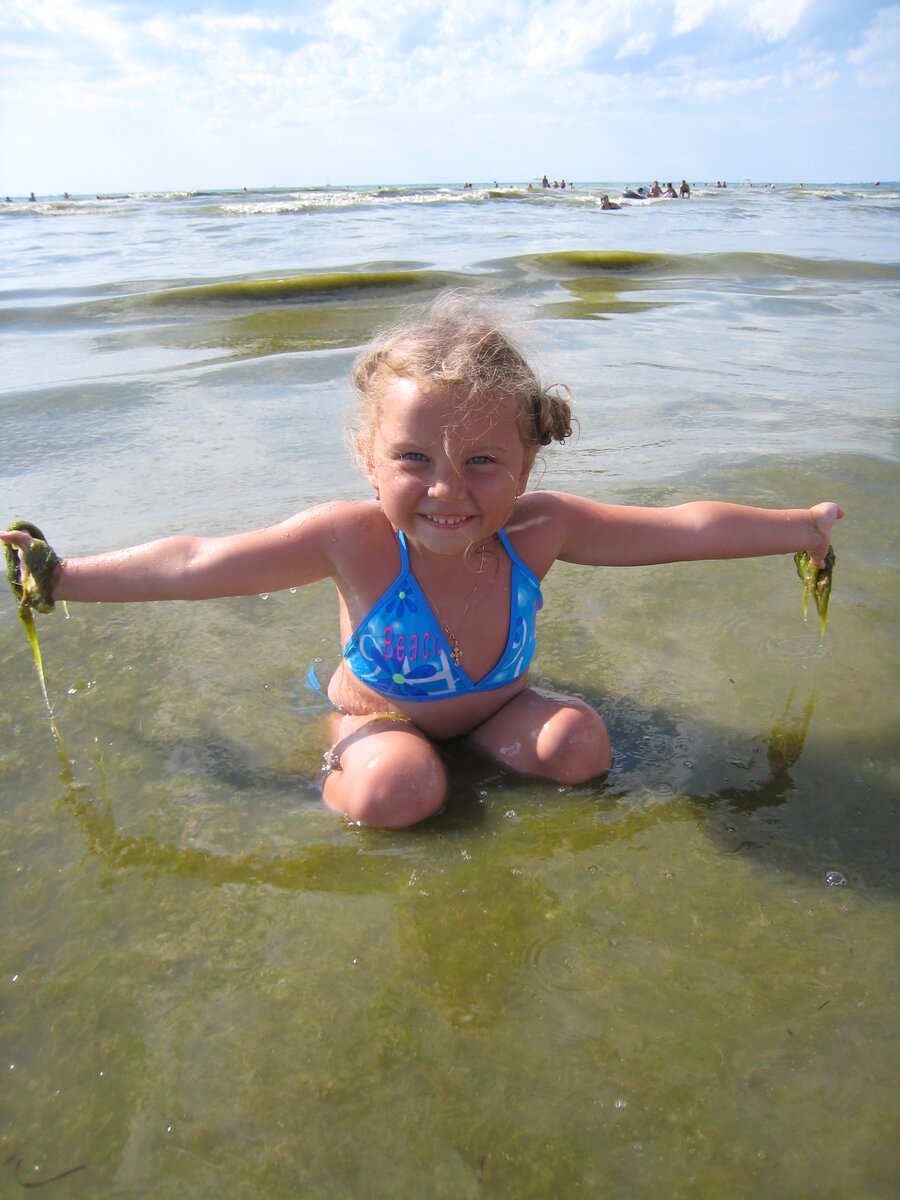 Анапа // Пляж у речки Анапка (фото автора)