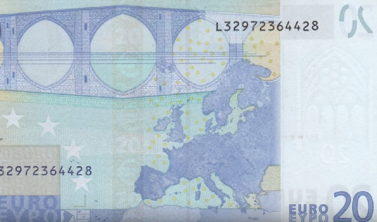 Если сравнить тайные знаки на евро и долларах, конечно на евро нет такого количества масонской символики.
