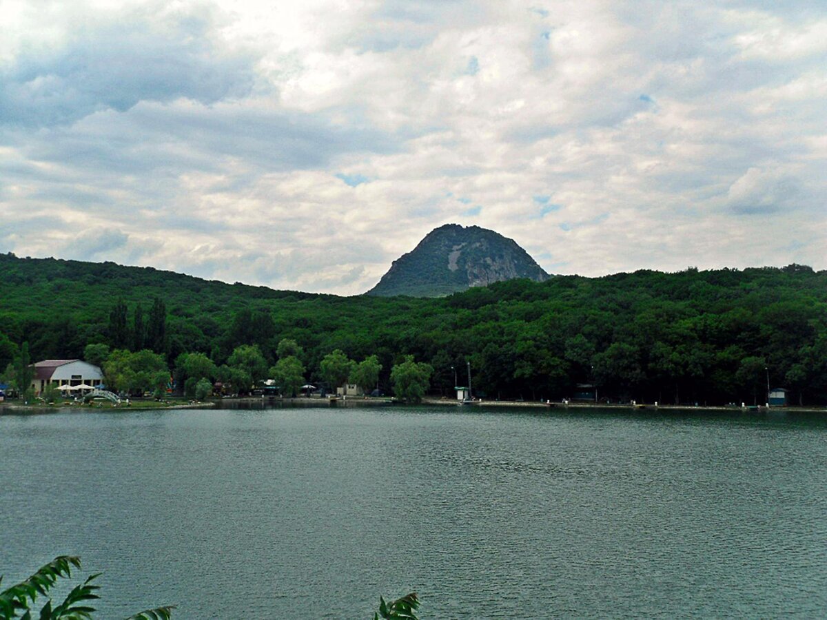 Озеро в минеральных водах