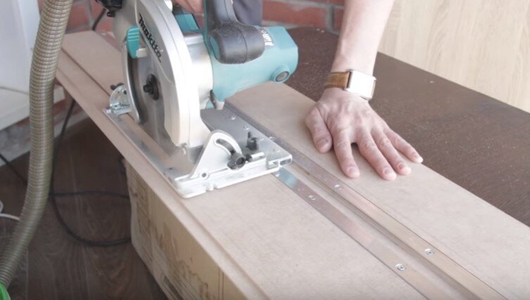 Шина направляющая для циркулярной пилы wolfcraft 6910000. Изготовить направляющую. Параллельный упор для циркулярной пилы dewalt. Настольная циркулярная пила с кареткой. I.