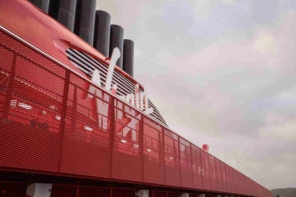 Лайнер Scarlet Lady 