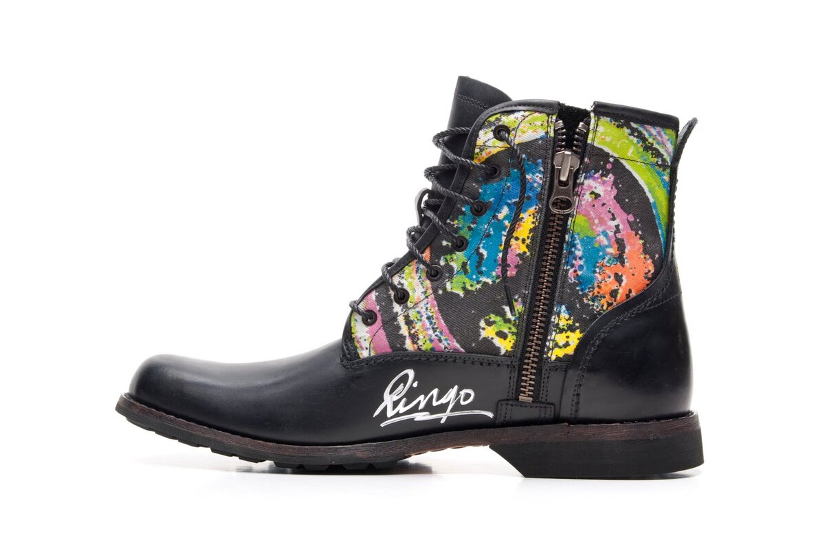 Один из примеров смешивания брендов . Было изготовлено 75 экземпляров . Все денежные средства с продаж пошли на благотворительность