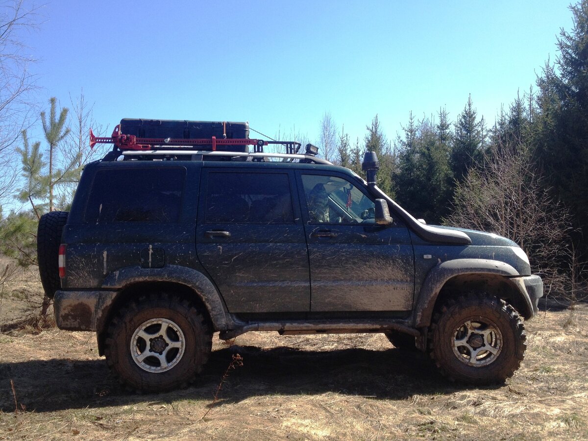 Со временем и с учетом эксплуатации, появились идеи по его переделке.  Высокие борта спереди и сзади затрудняли перевозку и погрузку грузов,  несколько раз сносил ветками фары и экшен камеру. Багажник был коротковат для перевозки длинномеров.