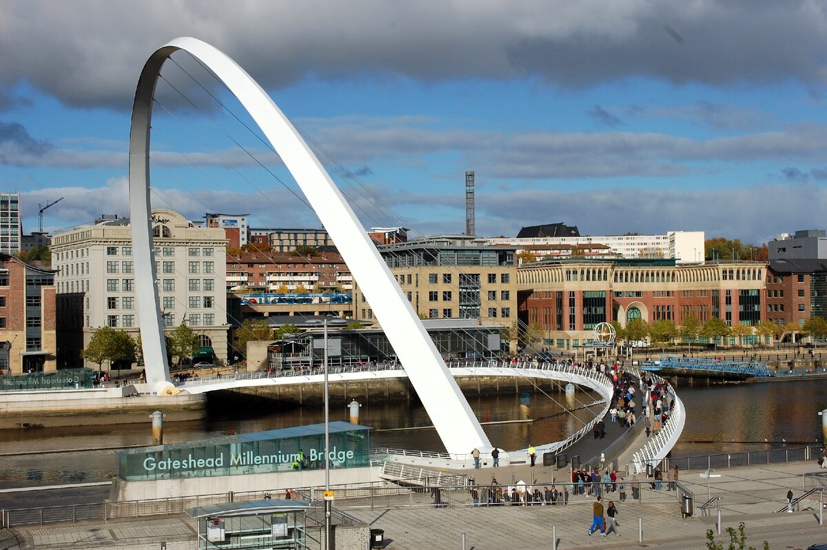 Gateshead Millennium Bridge 