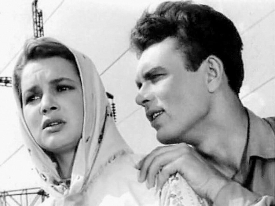 Кадр из фильма "Цветок на камне"