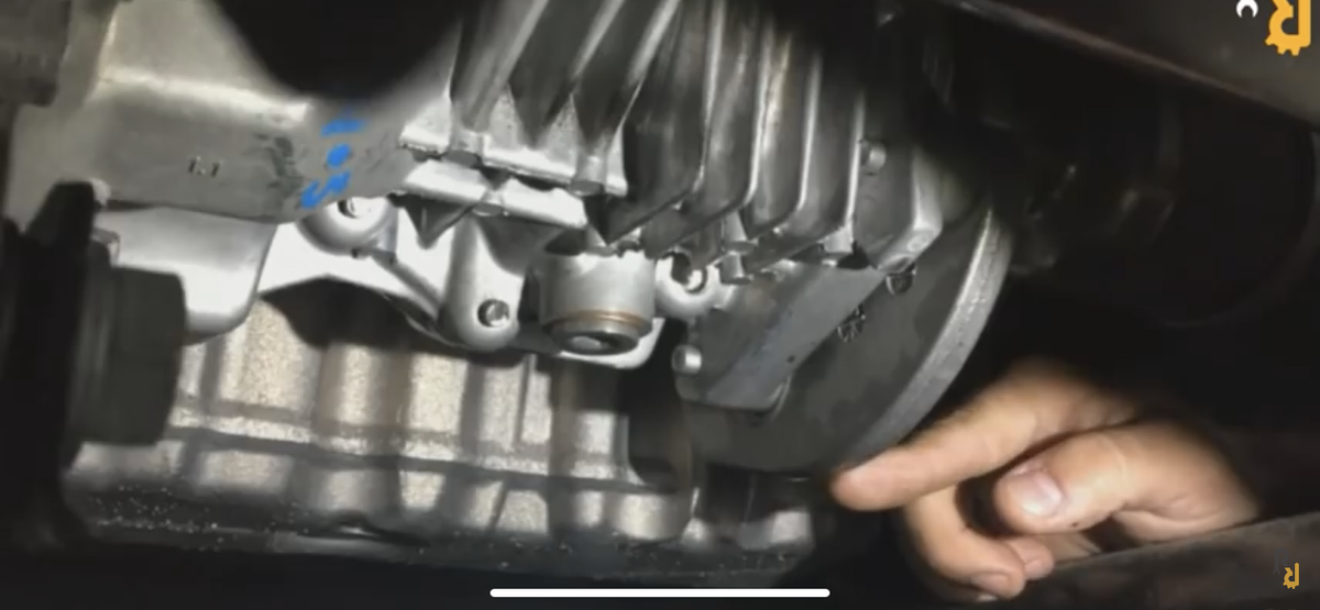 Течь масла с промвала.