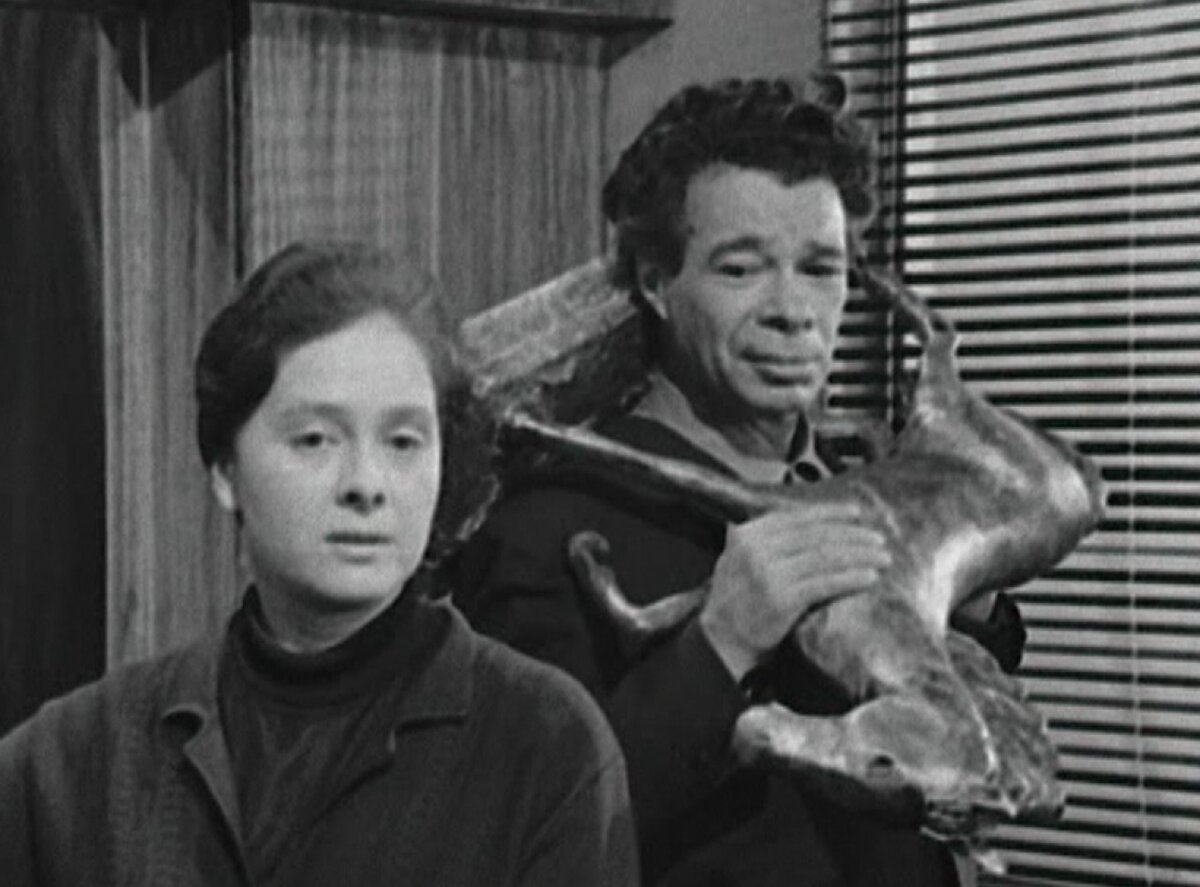 Кадр из фильма "Сослуживцы", 1973 г.