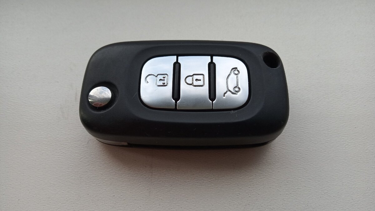 Как заменить батарейку карты-ключа Renault Grand Scenic 4?