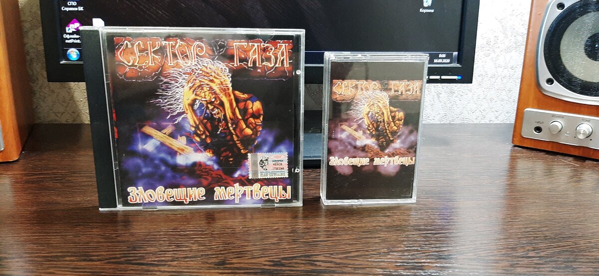 Издания на CD и на кассетах (личное фото)