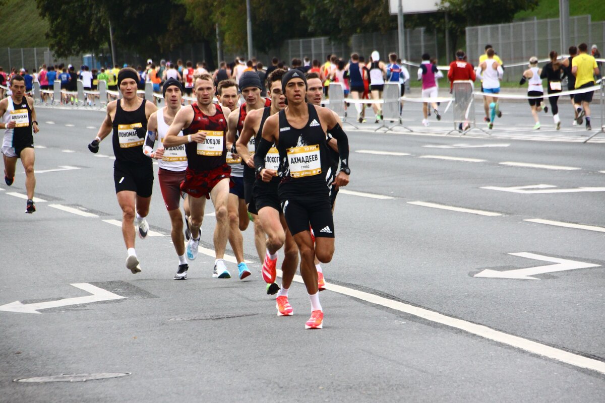 Марафон человека против лошади. Сегодня бегут в лос анджелесе марафон. Забег в лос анджелес сегодня. Ежегодный марафон в уэльсе 35 километровый. Марафон человека против лошади.