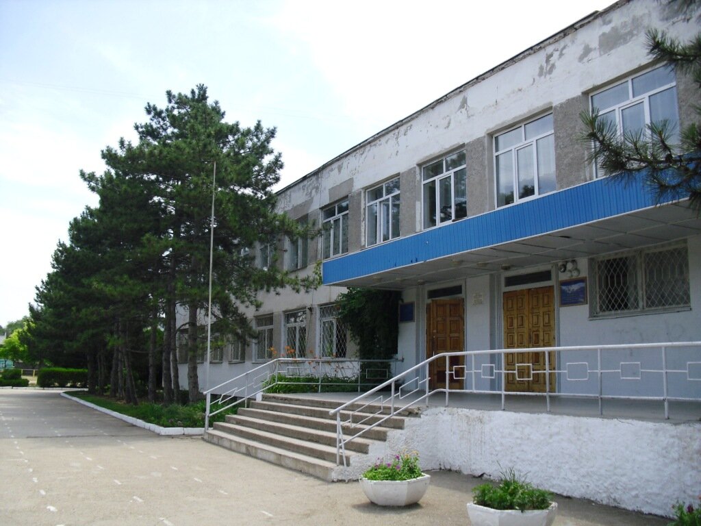 Та самая школа. Фото автора.