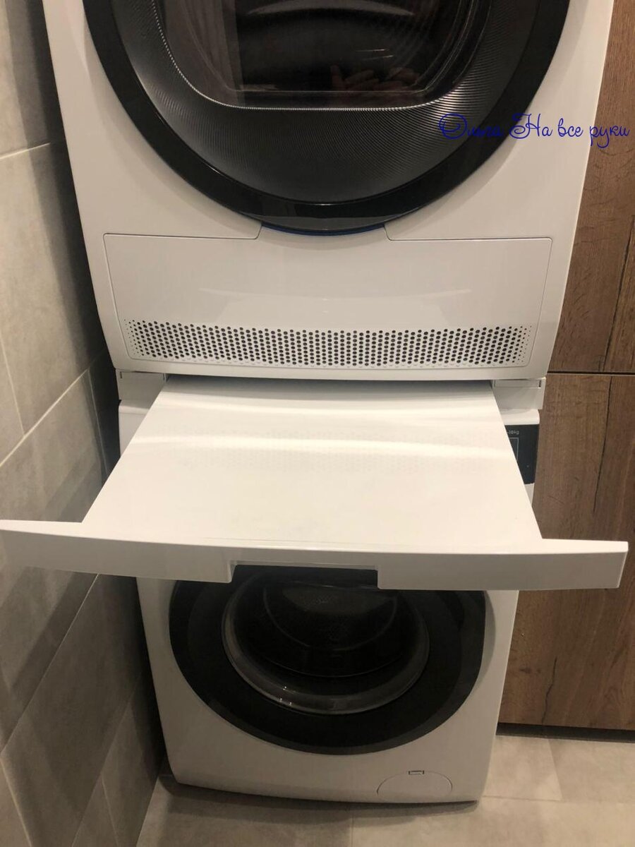 На таком столике удобно складывать бельё после сушки