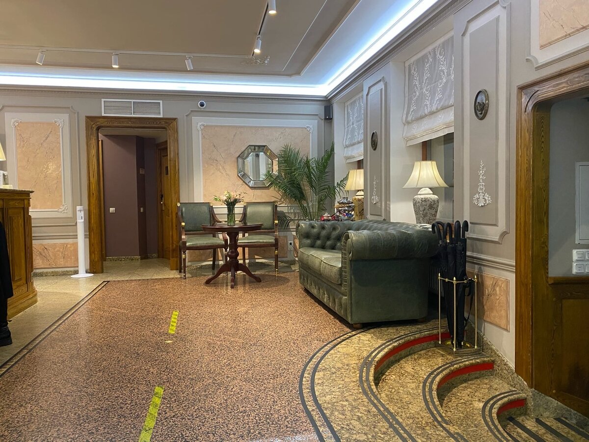 Отель "Гельвеция", где я снимала свои деньги со Сбербанка.