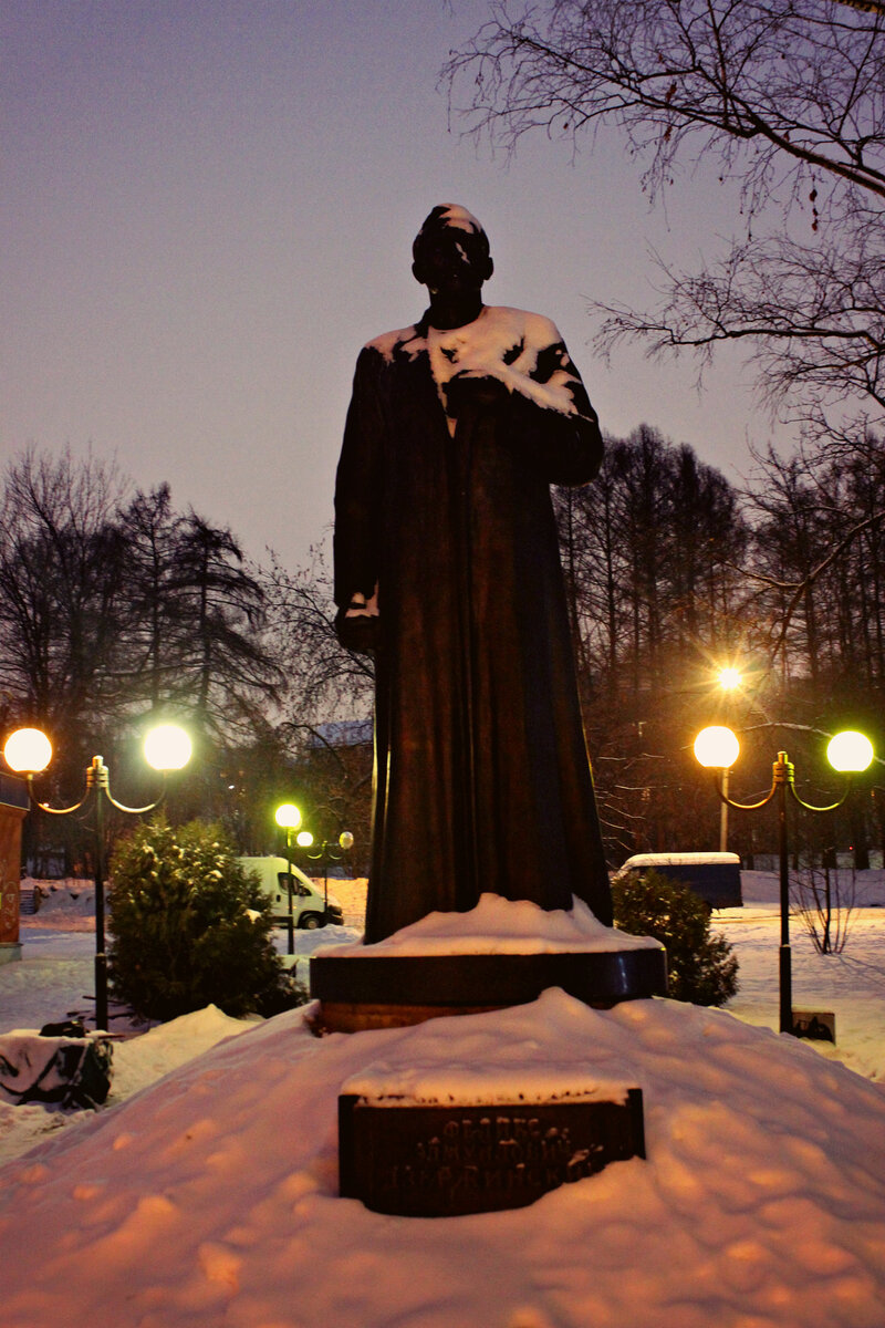 Памятник Дзержинскому