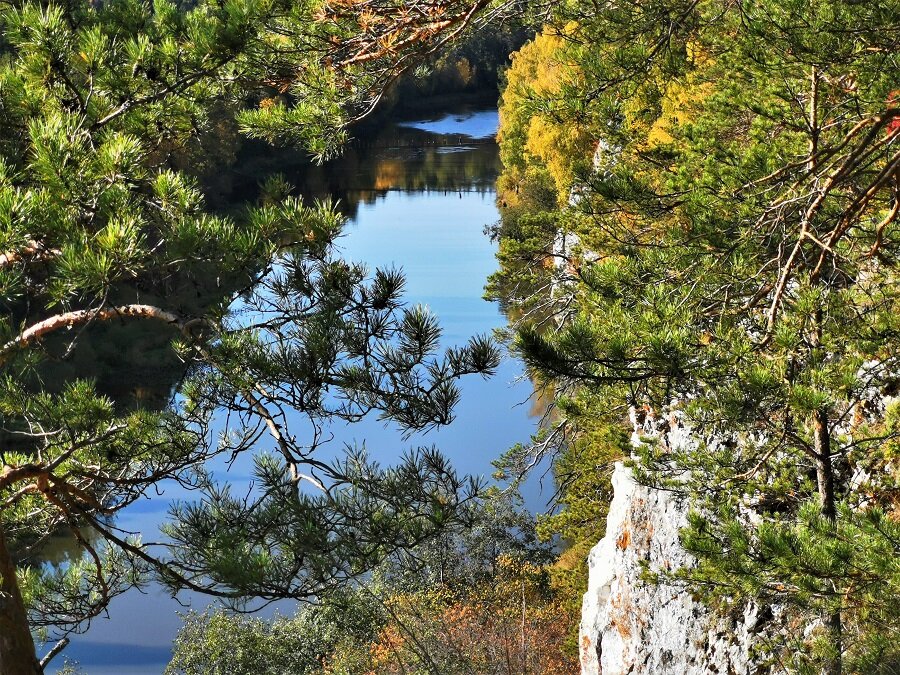 Видите мост вдалеке?