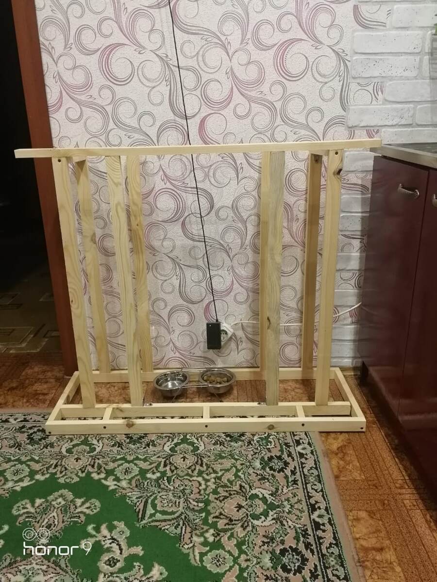 Каркас собран, далее обшиваем фанерой. Кстати можно и гипсокартоном, с ним легче работать. Но я делал из того, что было.