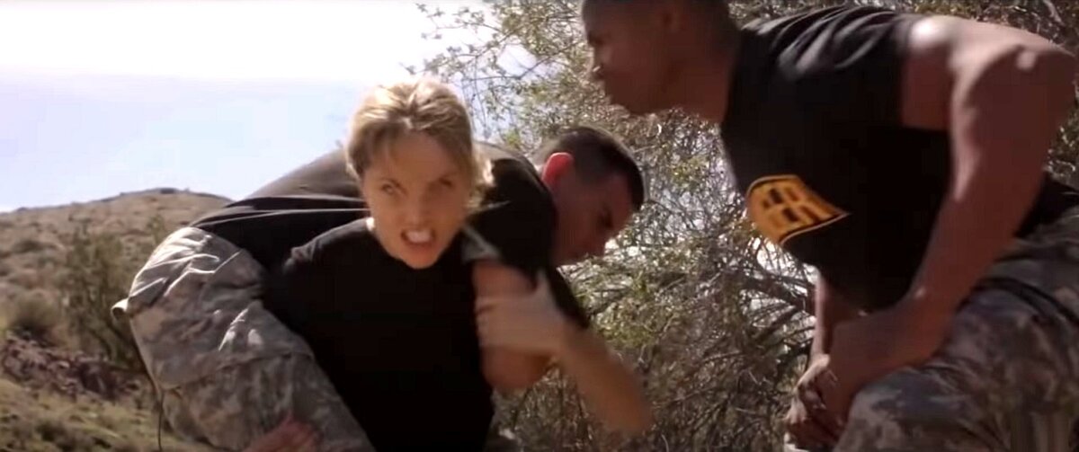 Скажи теперь, что мужики не свиньи! Один, ишь ты, на бабском трудовом горбу решил в рай въехать, а второй только стоять да орать горазд и больше ни на что! 