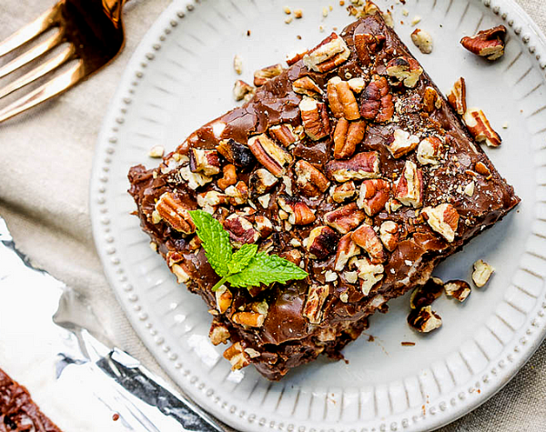 торт “Грязь Миссисипи” (Mississippi Mud Cake)