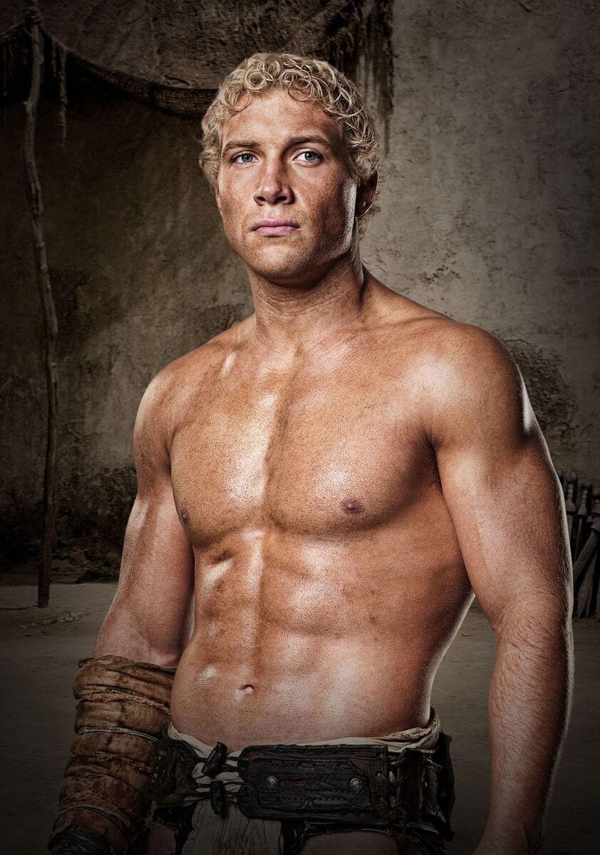 Варрон в сериале «Спартак» продал себя в гладиаторы, чтобы расплатиться с долгами