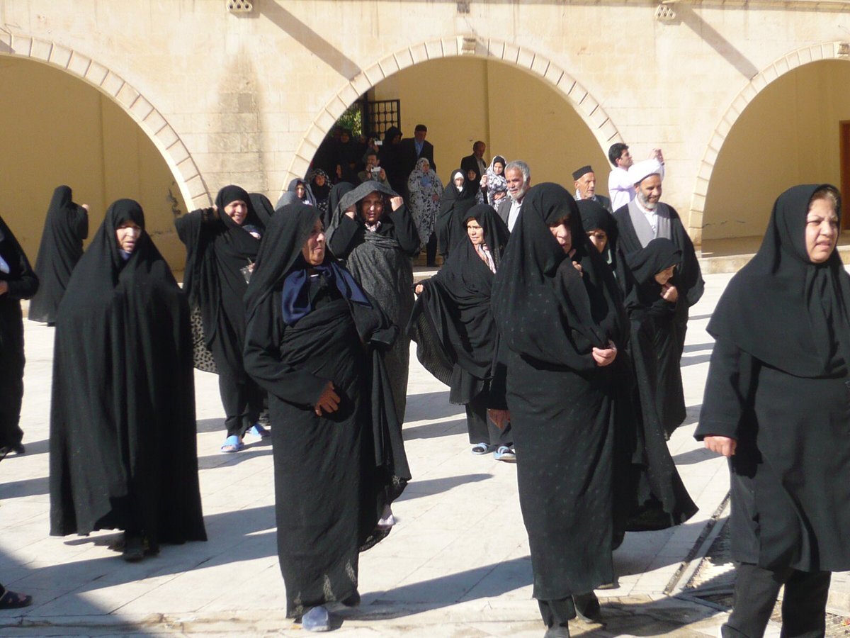 Почему в северной Африке в жару носят чёрную одежду?