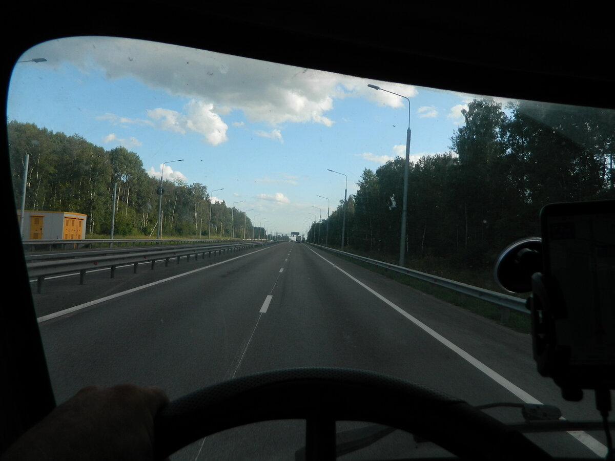 Дорога хорошая двух полосная свободная.