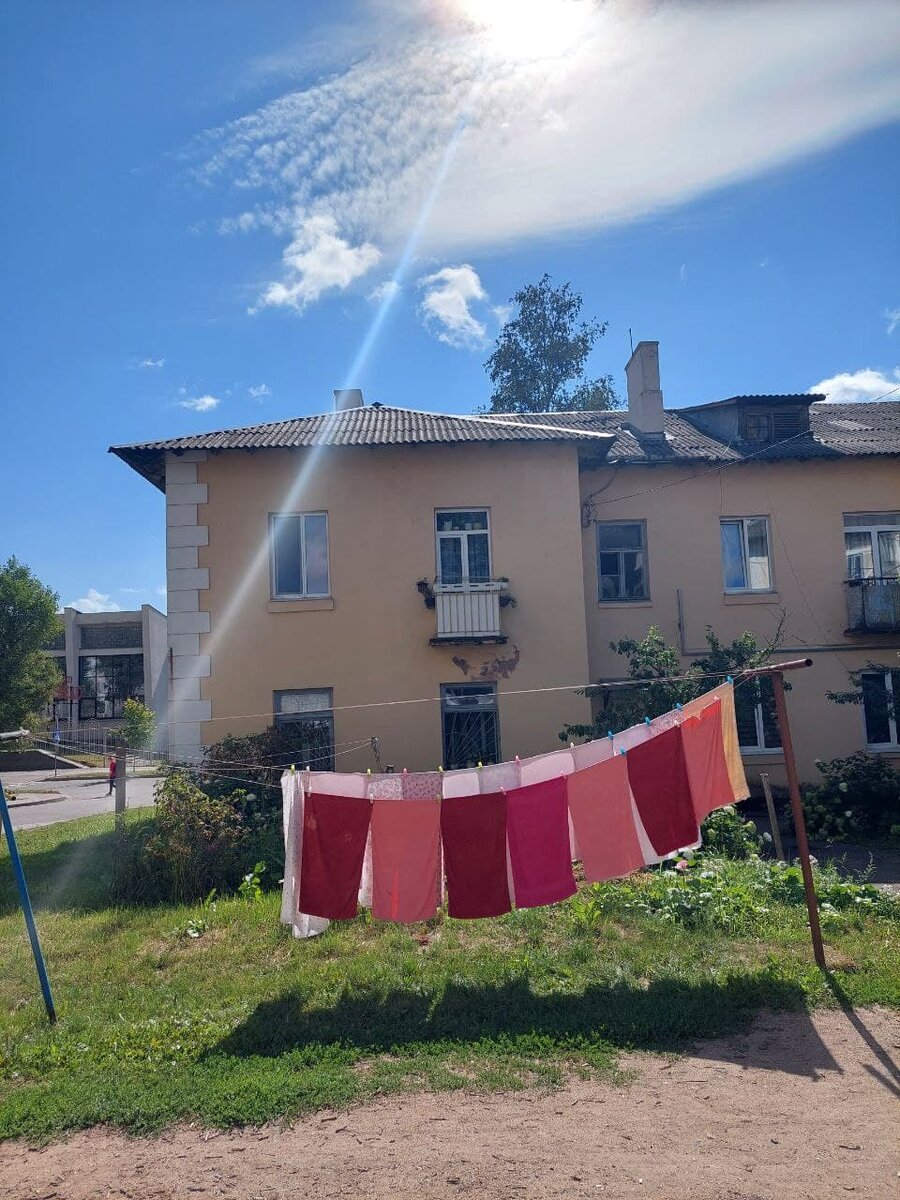 Колорист развесил белье