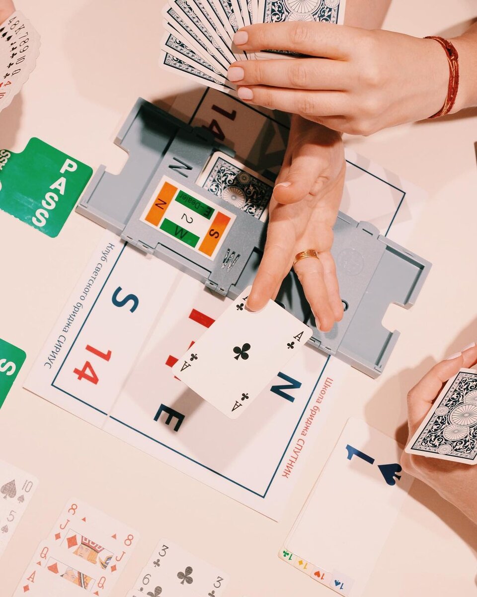 Летом игры проходят по вторникам с 19:00 до 21:00. Стоимость участия: 2 500 ₽. Для записи – пишите нам в Директ. Свободный стол для новичков всегда найдется.