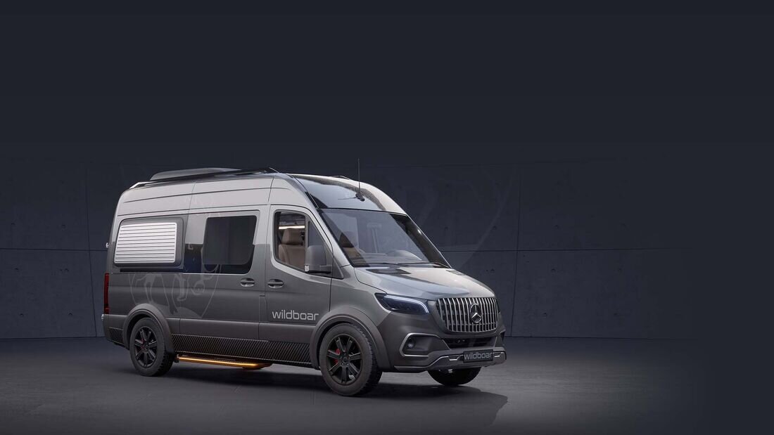 Передний бампер и решетка радиатора разработаны по дизайну нынешней серии Mercedes-GL