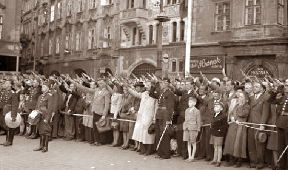 Радостные Чешские приветствия немецким хозяевам. /фото реставрировано мной, изображение взято из открытых источников/