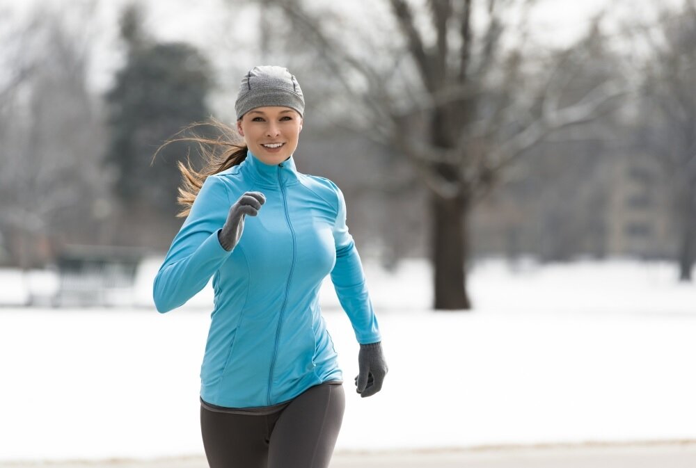 Её погода не пугает. На пробежку и в снег, и в дождь!