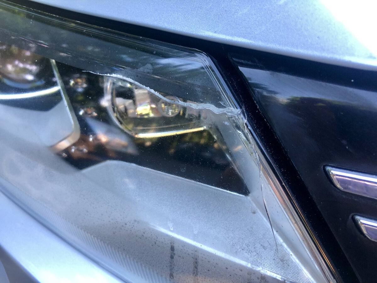 Трещина на фаре