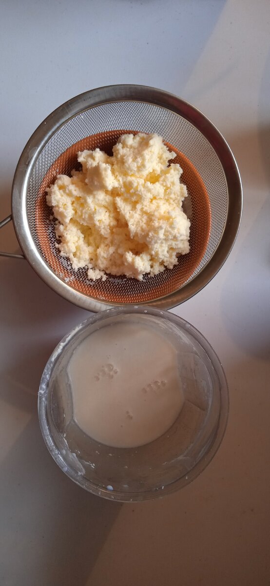 Сливочное масло и пахта с одного баллона молока.