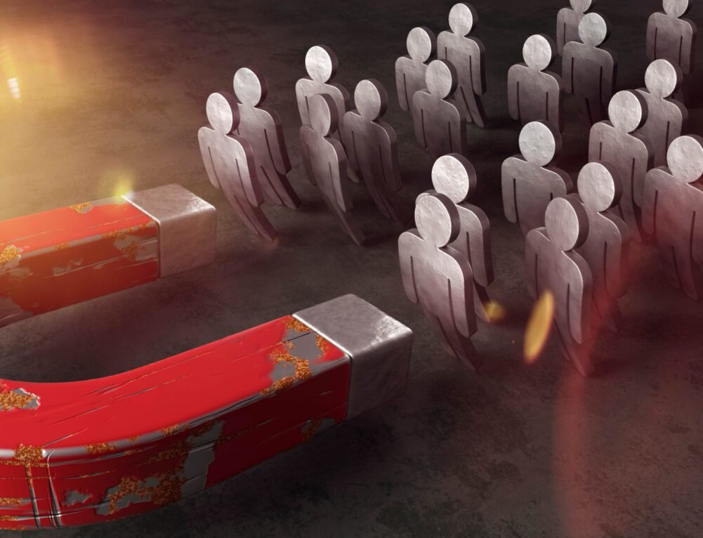 Женщина Скорпион подобна магниту