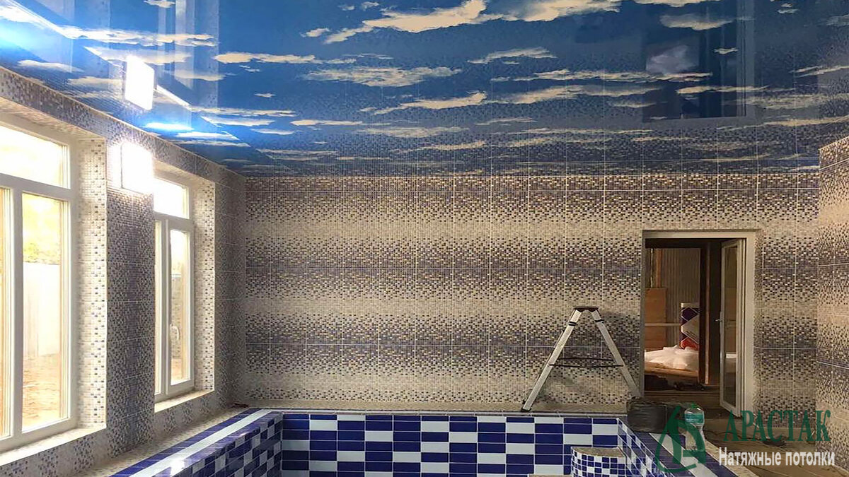 Под ясным небом, но под крышей :)