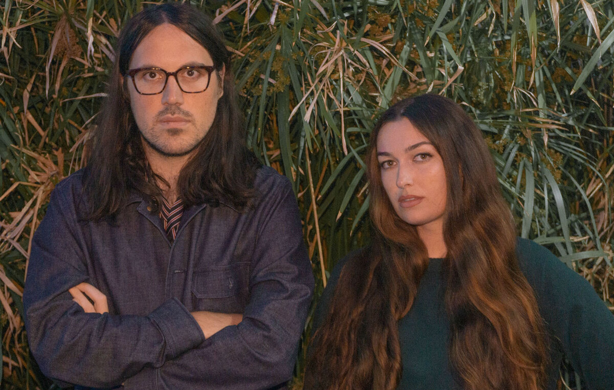фото: https://www.nme.com/reviews/album/cults-host-album-review-2747972