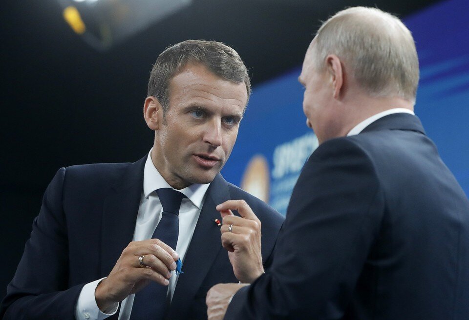     Макрон считает правильным поддержание диалога с Путиным  GLOBAL LOOK PRESS