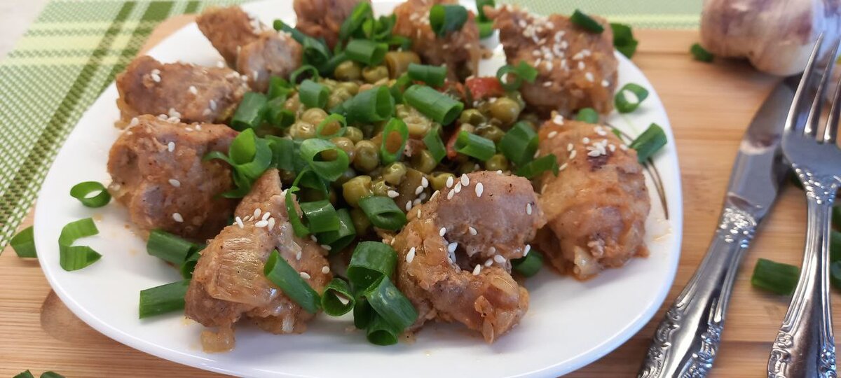 Жаренная свинина с луком.