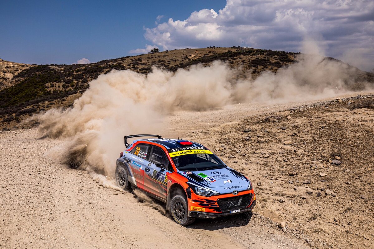 Гонщики WRC. Гонщик ралли. Ралли соревнования. Ралли картинки.