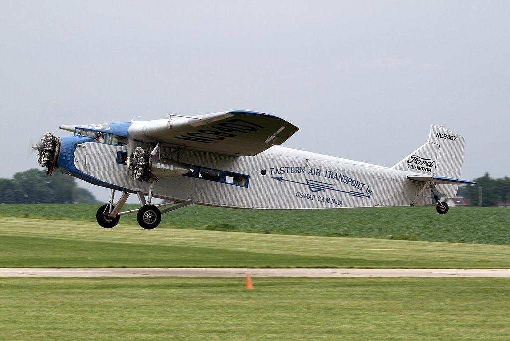 https://ru.wikipedia.org/wiki/Ford_Trimotor#/media/%D0%A4%D0%B0%D0%B9%D0%BB:Ford_4-AT-E_(N8407).jpg