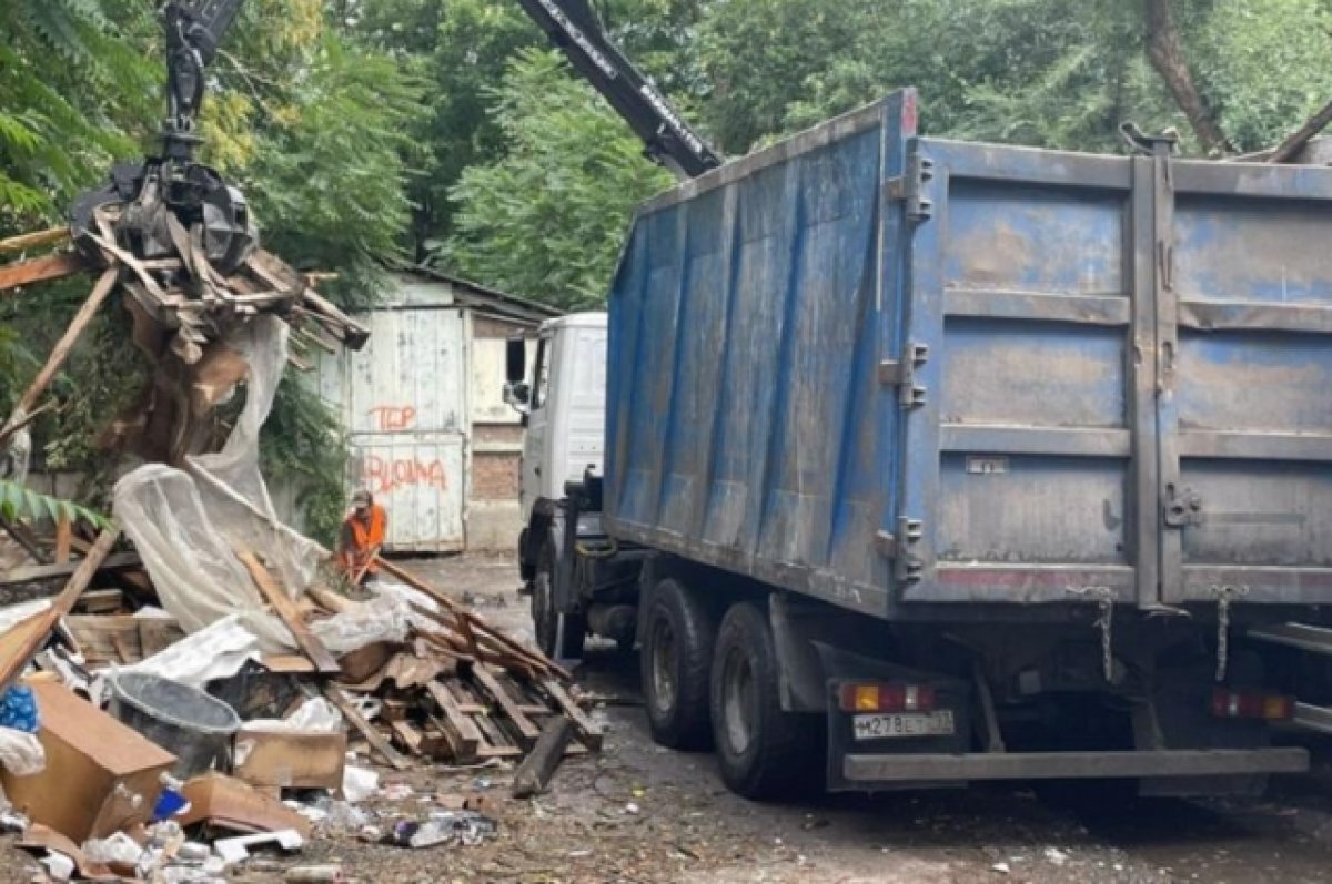    Огромную свалку вывезли с улицы Таганрогской в Ростове