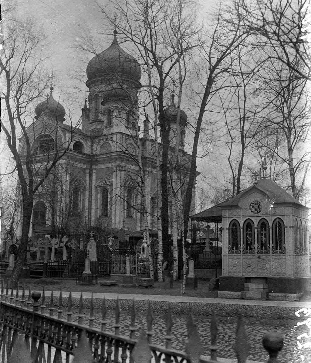 Архивный снимок части Митрофаниевского кладбища.
