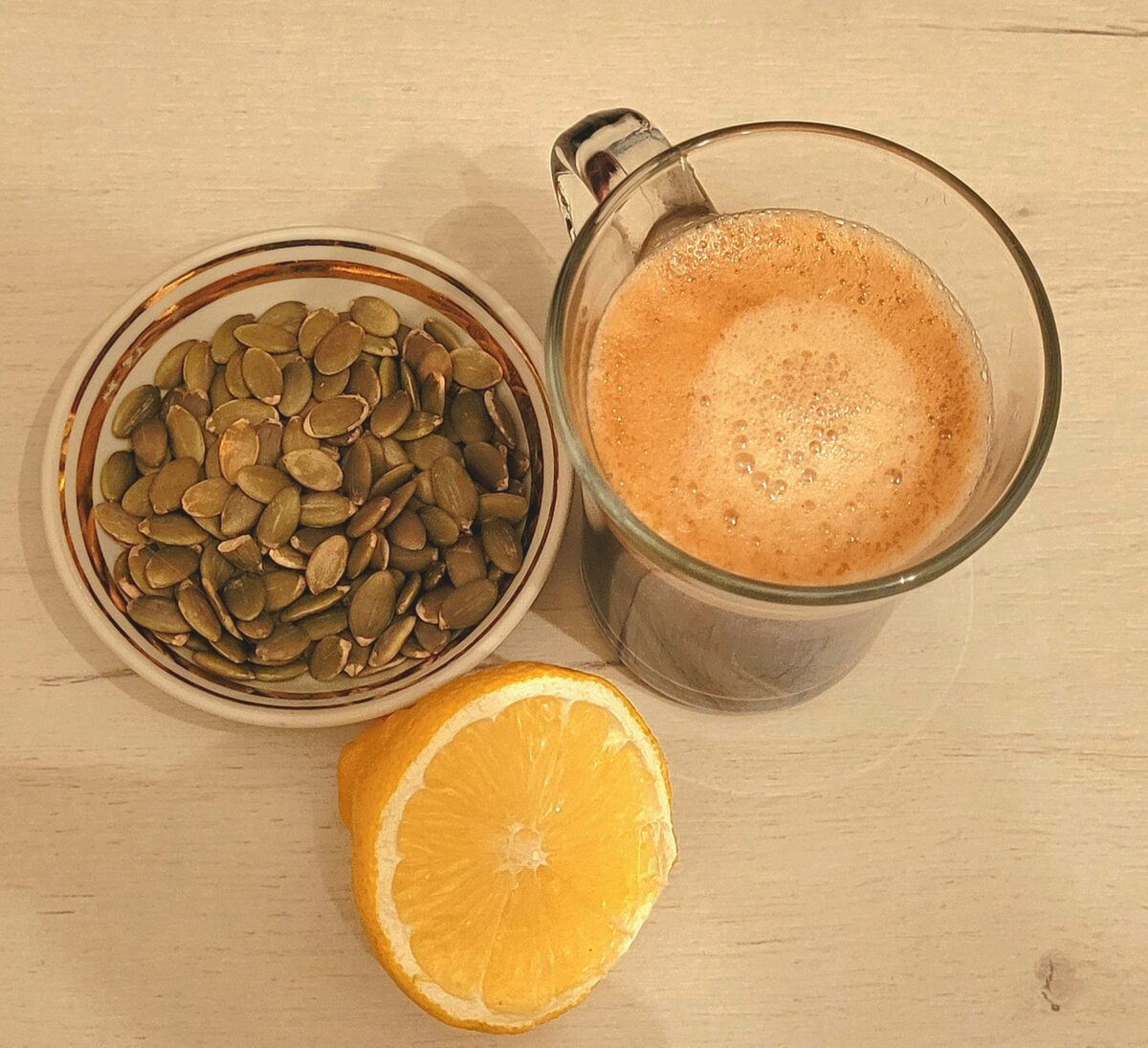 Тыквенные семечки - прекрасная и сытная добавка к завтраку или обеду.