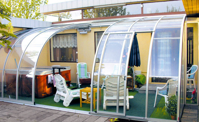 Веранда, пристроенная к дому, фото: dachnaya-zhizn.ru