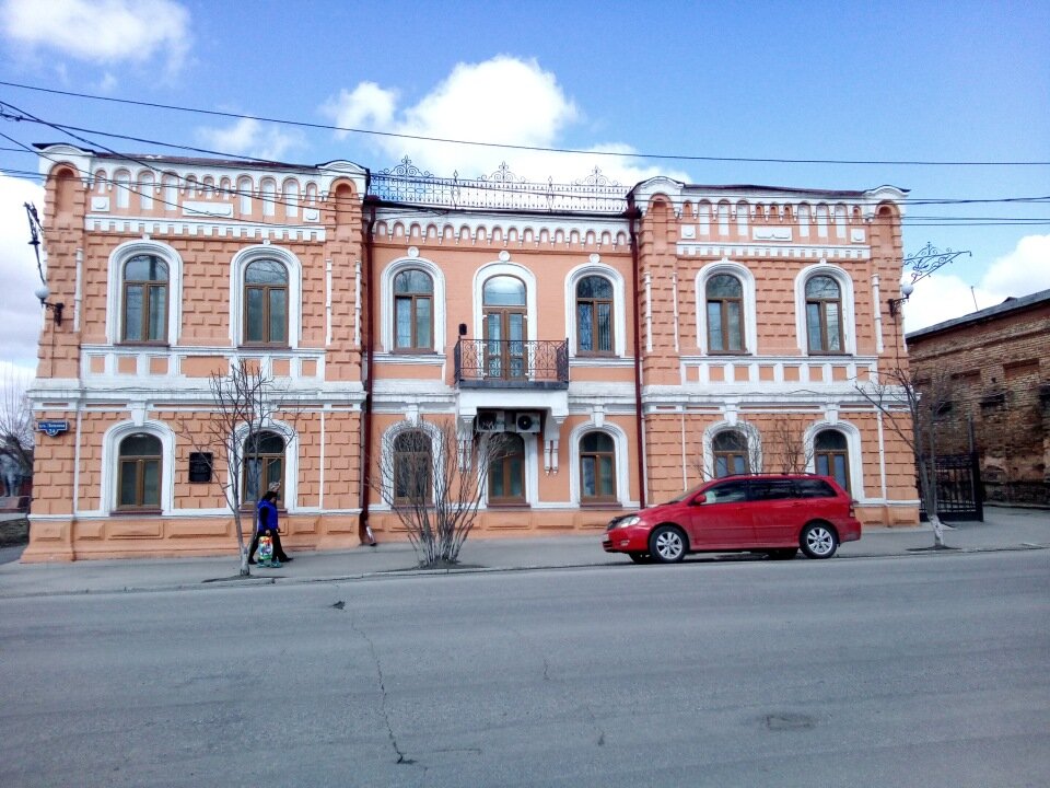 фото автора     Дом купца Максимова. В настоящее время - центр занятости населения