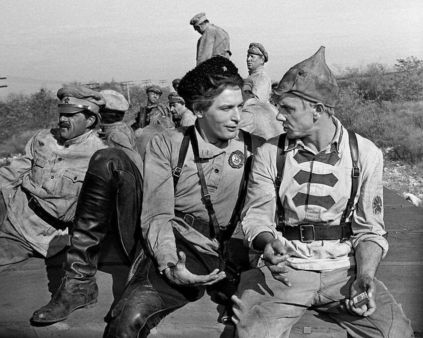 Кадр из фильма "Офицеры". Василий Лановой и Георгий Юматов