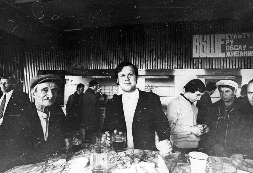 Фото: Москва. 95 квартал. Пивной бар. 1975 год