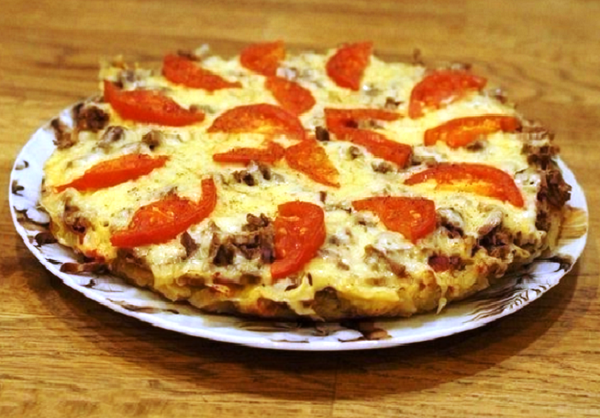 Сытная пицца на сковороде - на основе из тертой картошки