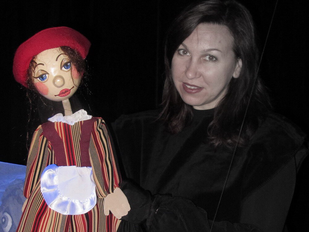 Мама Красной шапочки и кукловод Лидия Вольнова-Тошич (театр А-Я)