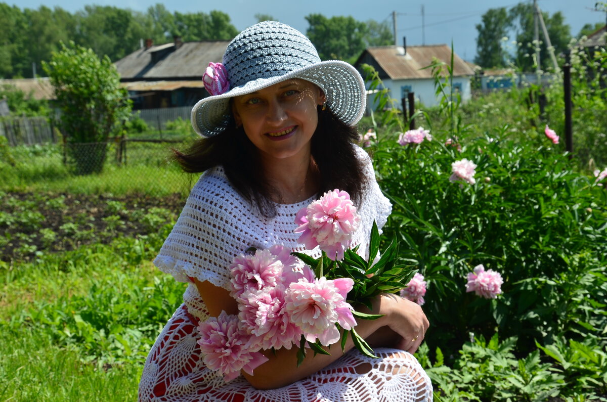 На самом деле получить дружное цветение пионов в саду легко.