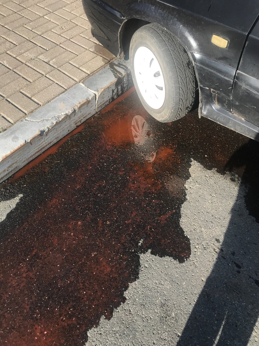 Дала течь система охлаждения из-за  того, что патрубки печки были наращены при помощи пластиковой трубки. В итоге купили нормальные патрубки за 600р и проблема ушла.